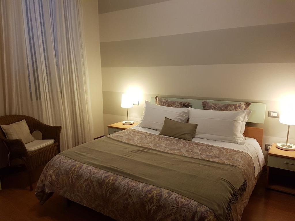 Hotel Moniga Desenzano del Garda Exteriör bild