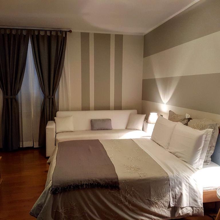 Hotel Moniga Desenzano del Garda Exteriör bild