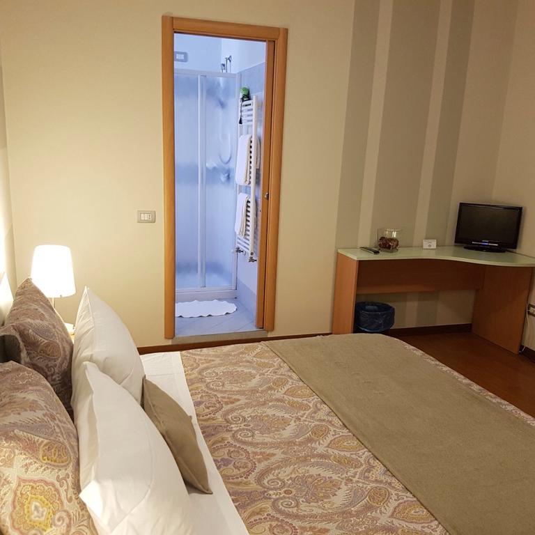 Hotel Moniga Desenzano del Garda Exteriör bild